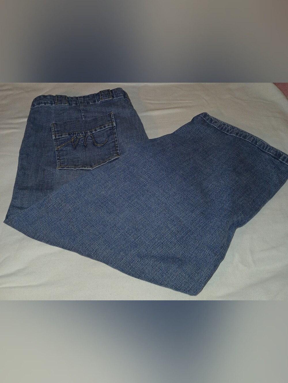 Pre-loved Women's Classic Blue Denim Jean Capris- Straight Leg